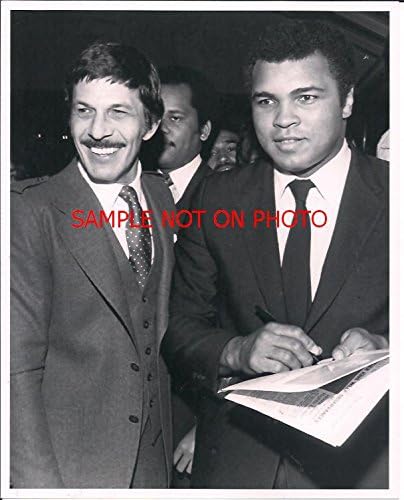 Leonard Nimoy și Muhammad Ali în costume 8 x 10 fotografie