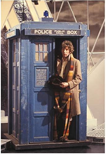Dr. Who Tom Baker în calitate de Doctor Who Stand by Tardis 8 x 10 inch Photo